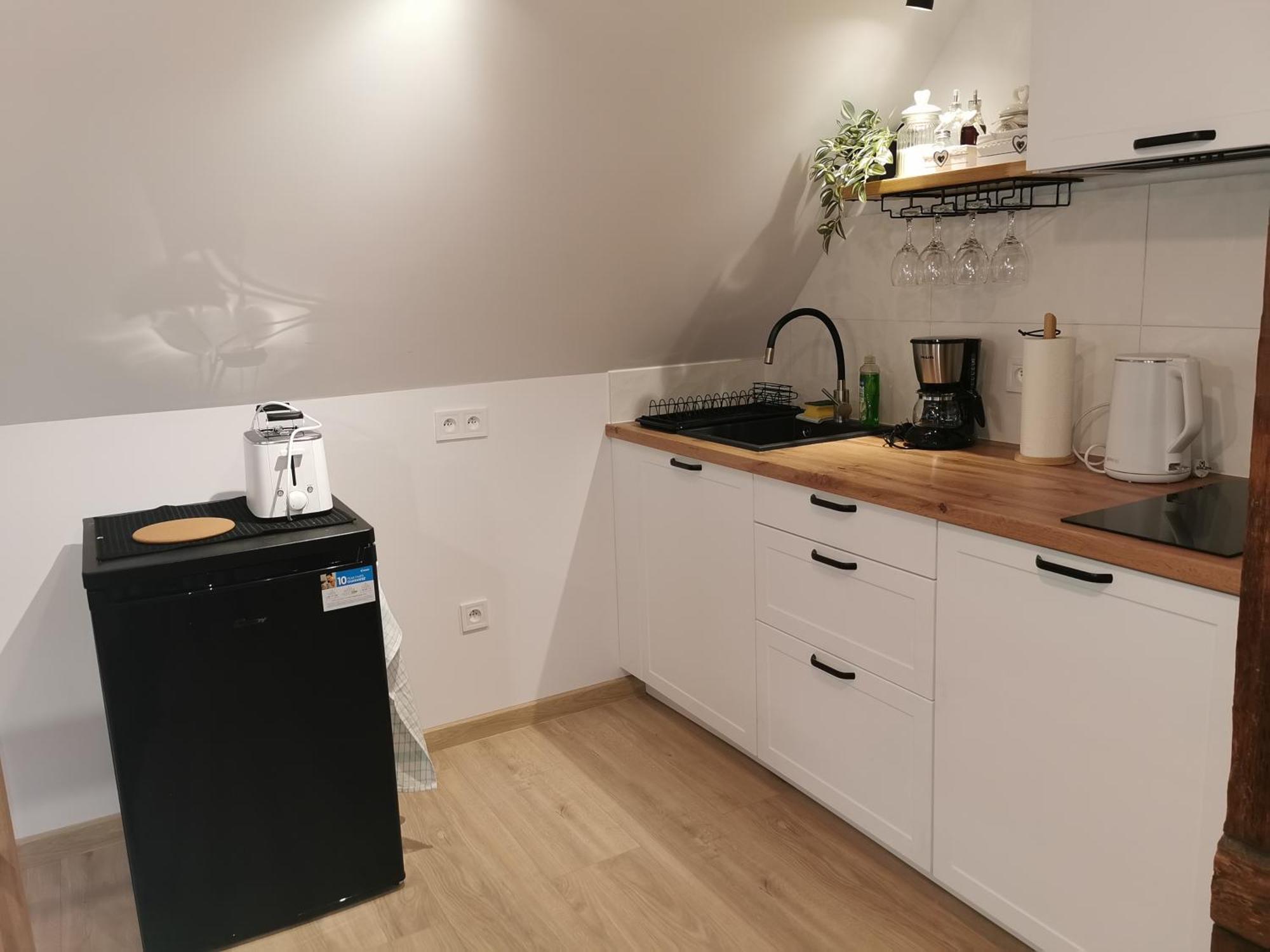 Apartment Under The Hill 3 *